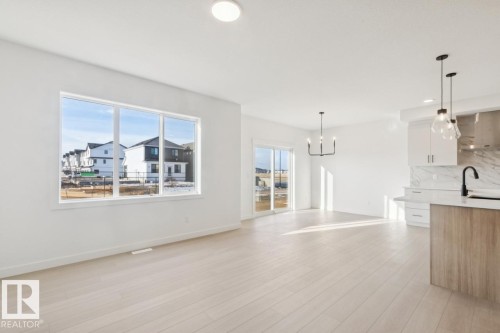 951 18 Avenue, Edmonton, AB - Indoor Photo Showing Other Room