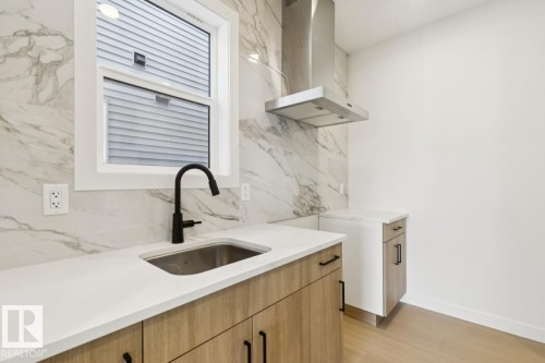 951 18 Avenue, Edmonton, AB - Indoor Photo Showing Other Room