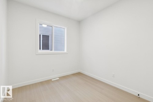 951 18 Avenue, Edmonton, AB - Indoor Photo Showing Other Room