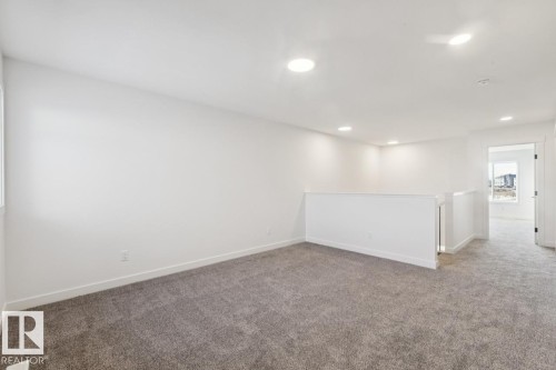 951 18 Avenue, Edmonton, AB - Indoor Photo Showing Other Room