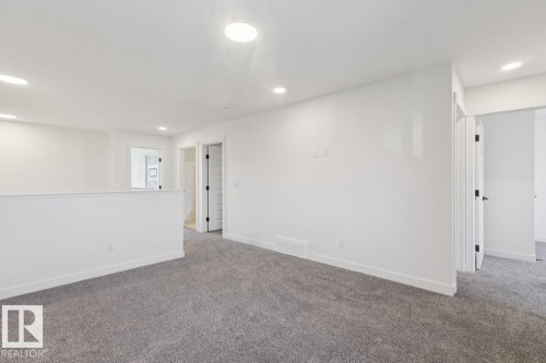 951 18 Avenue, Edmonton, AB - Indoor Photo Showing Other Room