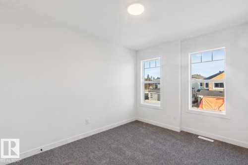 951 18 Avenue, Edmonton, AB - Indoor Photo Showing Other Room