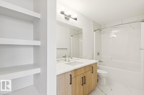 951 18 Avenue, Edmonton, AB - Indoor Photo Showing Bathroom