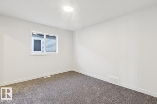 951 18 Avenue, Edmonton, AB - Indoor Photo Showing Other Room