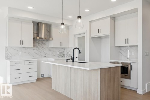 951 18 Avenue, Edmonton, AB - Indoor Photo Showing Kitchen With Upgraded Kitchen