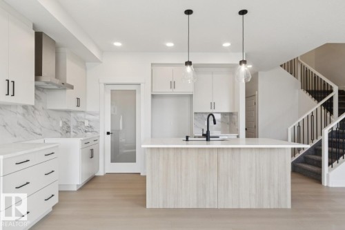 951 18 Avenue, Edmonton, AB - Indoor Photo Showing Kitchen With Upgraded Kitchen