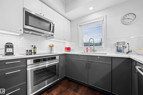 405 10232 115 St Nw, Edmonton, AB - Indoor Photo Showing Kitchen With Upgraded Kitchen
