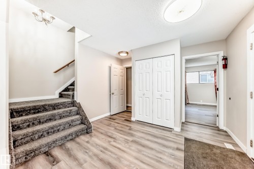 72 Howson Crescent, Edmonton, AB - Indoor Photo Showing Other Room