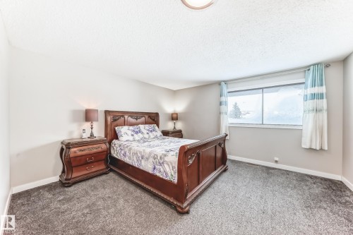 72 Howson Crescent, Edmonton, AB - Indoor Photo Showing Bedroom