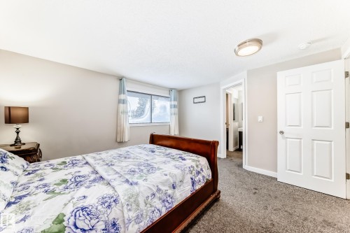 72 Howson Crescent, Edmonton, AB - Indoor Photo Showing Bedroom