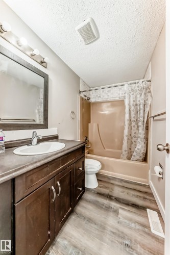 72 Howson Crescent, Edmonton, AB - Indoor Photo Showing Bathroom