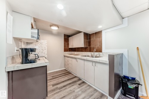 72 Howson Crescent, Edmonton, AB - Indoor Photo Showing Kitchen With Double Sink