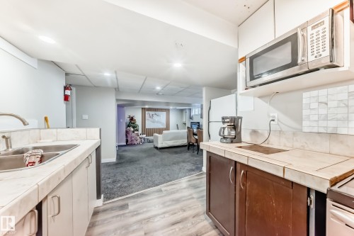 72 Howson Crescent, Edmonton, AB - Indoor Photo Showing Kitchen
