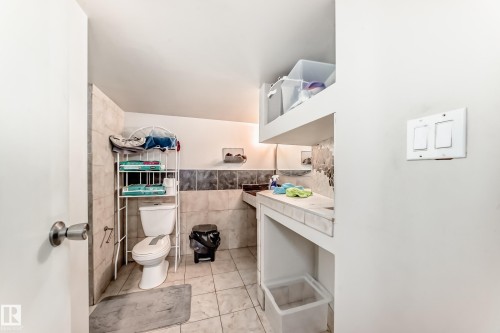 72 Howson Crescent, Edmonton, AB - Indoor Photo Showing Bathroom