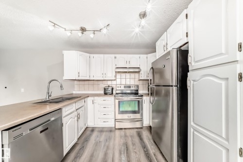 72 Howson Crescent, Edmonton, AB - Indoor Photo Showing Kitchen With Double Sink