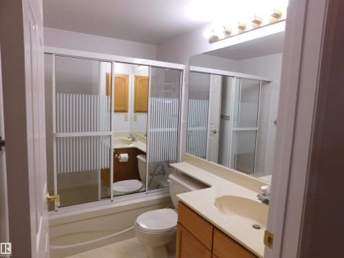 210 10945 21 Avenue, Edmonton, AB - Indoor Photo Showing Bathroom