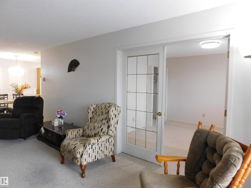 210 10945 21 Avenue, Edmonton, AB - Indoor Photo Showing Living Room