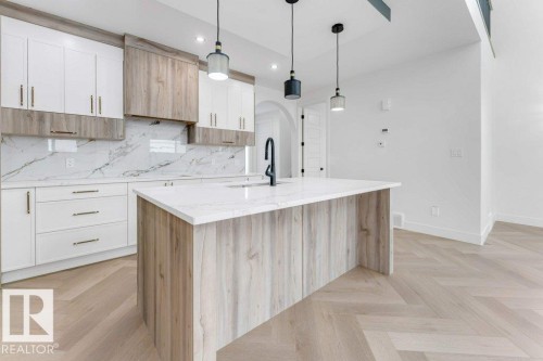 16840 33 Avenue, Edmonton, AB - Indoor Photo Showing Kitchen