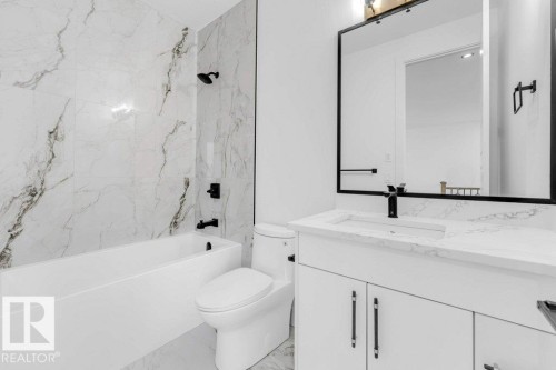 16840 33 Avenue, Edmonton, AB - Indoor Photo Showing Bathroom