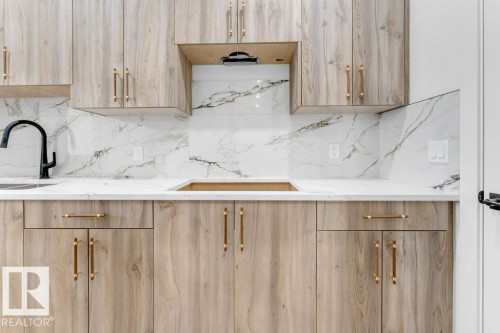 16840 33 Avenue, Edmonton, AB - Indoor Photo Showing Kitchen