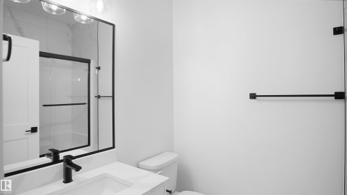 711 31 Avenue, Edmonton, AB - Indoor Photo Showing Bathroom