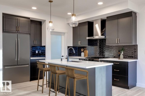 907 18 Avenue, Edmonton, AB - Indoor Photo Showing Kitchen With Upgraded Kitchen