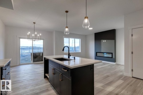 907 18 Avenue, Edmonton, AB - Indoor Photo Showing Kitchen