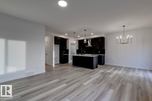 907 18 Avenue, Edmonton, AB - Indoor