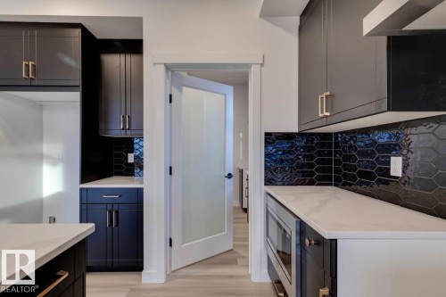 907 18 Avenue, Edmonton, AB - Indoor Photo Showing Kitchen