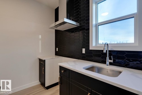 907 18 Avenue, Edmonton, AB - Indoor