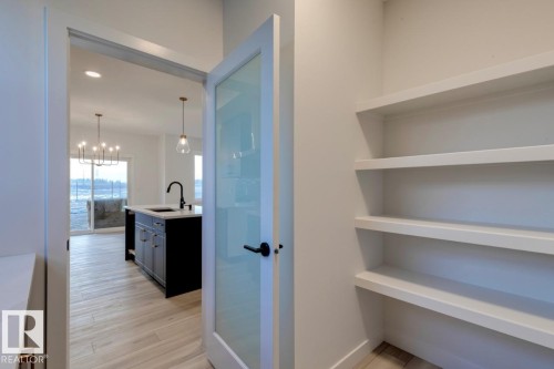 907 18 Avenue, Edmonton, AB - Indoor Photo Showing Other Room