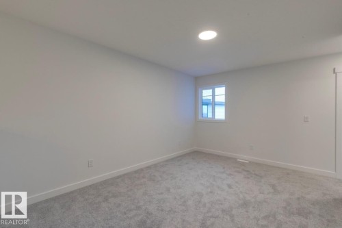 907 18 Avenue, Edmonton, AB - Indoor Photo Showing Other Room