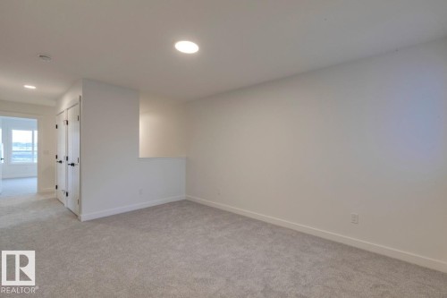 907 18 Avenue, Edmonton, AB - Indoor Photo Showing Other Room