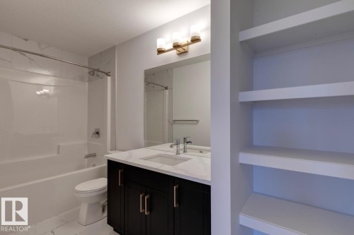 907 18 Avenue, Edmonton, AB - Indoor Photo Showing Bathroom