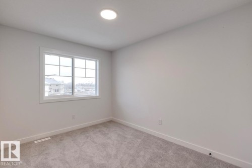 907 18 Avenue, Edmonton, AB - Indoor Photo Showing Other Room