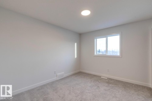 907 18 Avenue, Edmonton, AB - Indoor Photo Showing Other Room