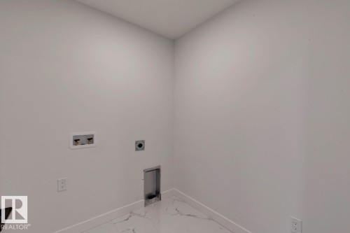 907 18 Avenue, Edmonton, AB - Indoor Photo Showing Other Room
