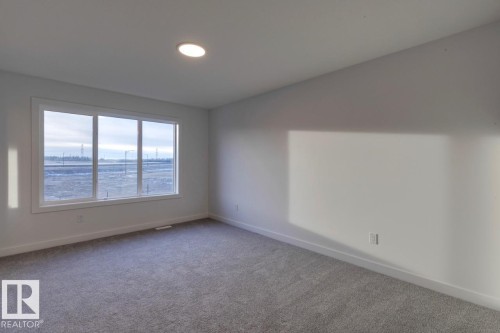 907 18 Avenue, Edmonton, AB - Indoor Photo Showing Other Room