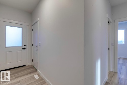 907 18 Avenue, Edmonton, AB - Indoor Photo Showing Other Room