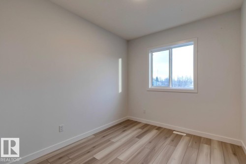 907 18 Avenue, Edmonton, AB - Indoor Photo Showing Other Room