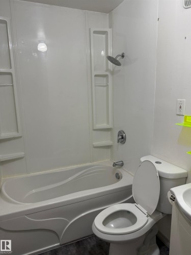 12425 126 Street, Edmonton, AB - Indoor Photo Showing Bathroom