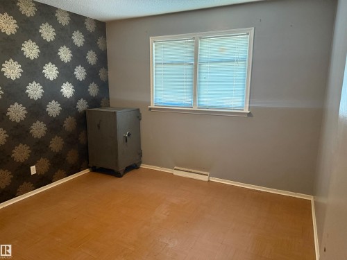 12425 126 Street, Edmonton, AB - Indoor Photo Showing Other Room