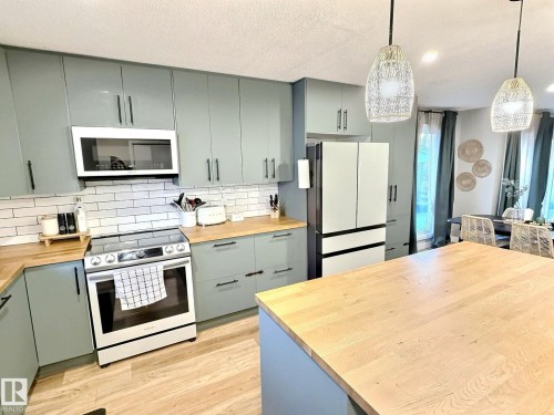 17119 82 Avenue, Edmonton, AB - Indoor Photo Showing Kitchen