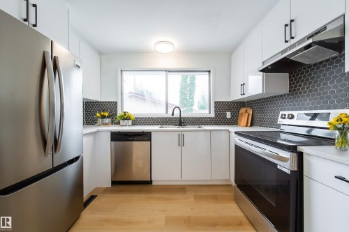 6708 132 Avenue, Edmonton, AB - Indoor Photo Showing Kitchen With Double Sink