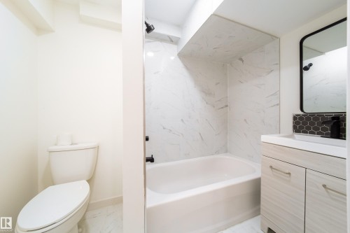 6708 132 Avenue, Edmonton, AB - Indoor Photo Showing Bathroom