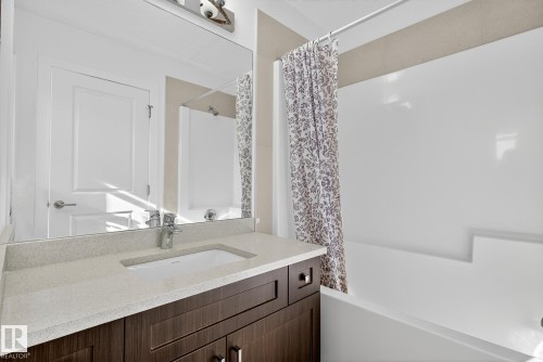 22015 85 Ave, Edmonton, AB - Indoor Photo Showing Bathroom