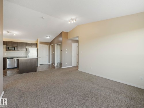 423 1520 Hammond Gate, Edmonton, AB - Indoor Photo Showing Kitchen
