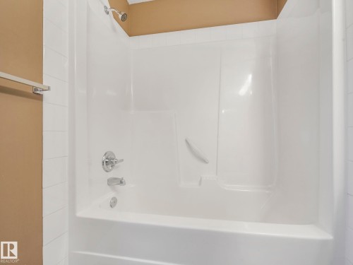 423 1520 Hammond Gate, Edmonton, AB - Indoor Photo Showing Bathroom