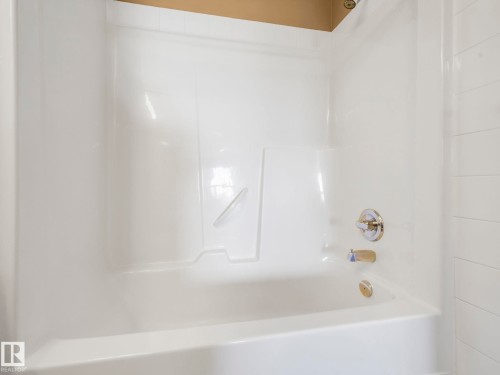 423 1520 Hammond Gate, Edmonton, AB - Indoor Photo Showing Bathroom