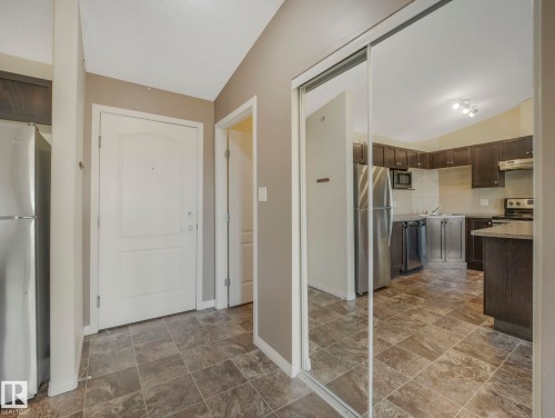 423 1520 Hammond Gate, Edmonton, AB - Indoor Photo Showing Kitchen